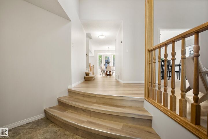 Property Photo:  7 Pembina Place  AB T8N 4P7 