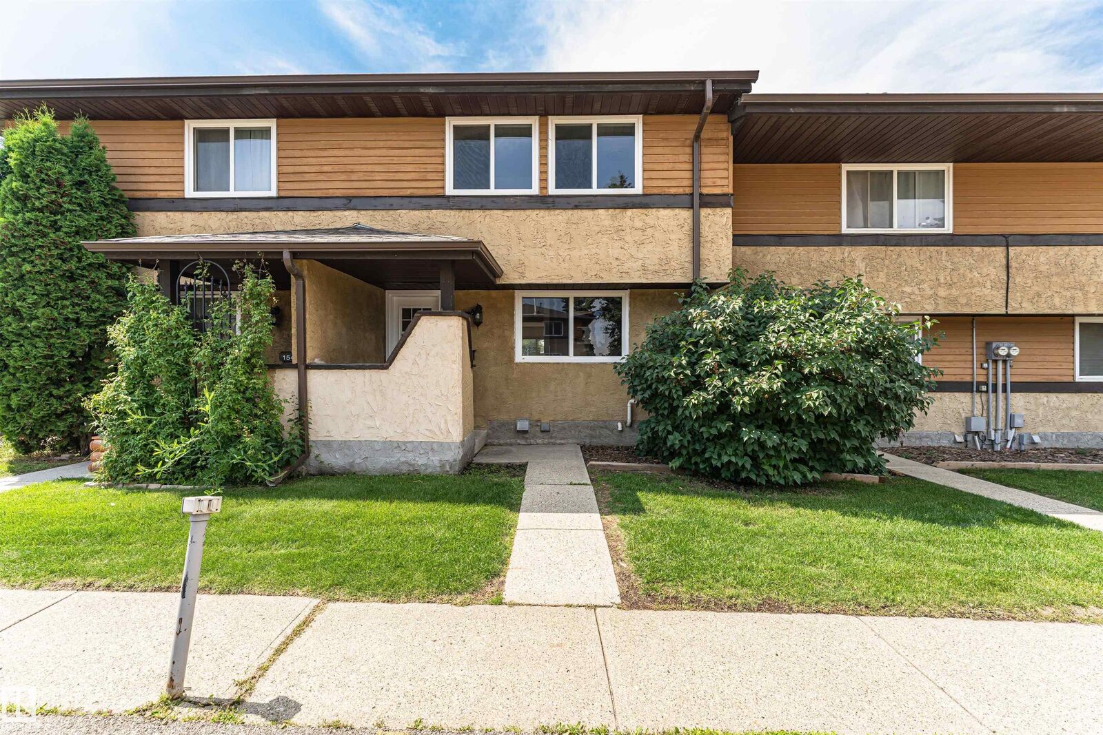 Property Photo:  155 Woodborough Way NW  AB T5Y 1N2 