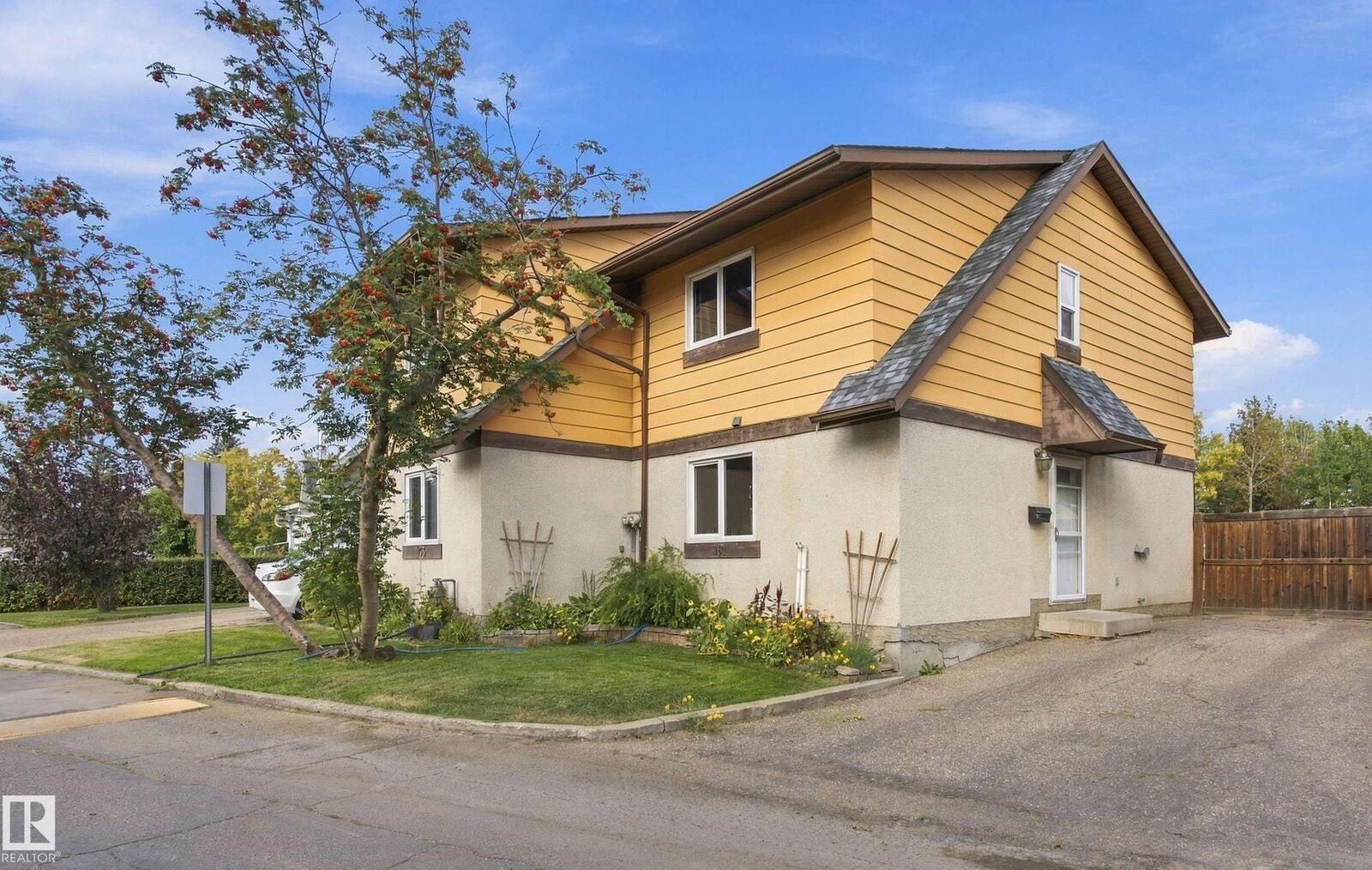 Property Photo:  161 Woodstock NW  AB T5T 0H6 