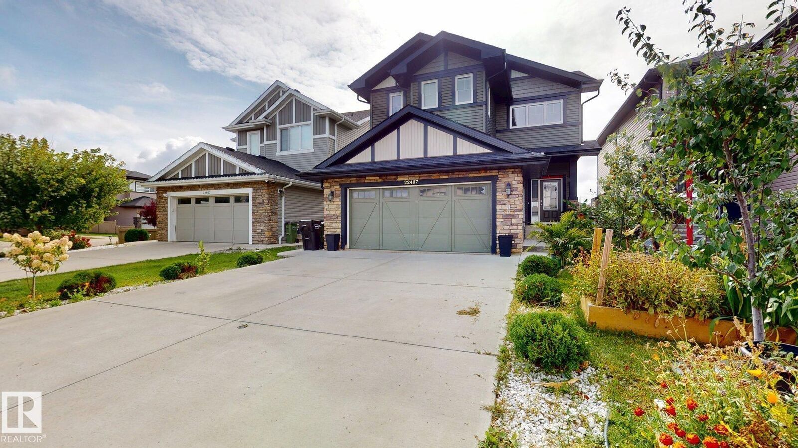 Property Photo:  22407 99 Avenue NW  AB T5T 7C2 