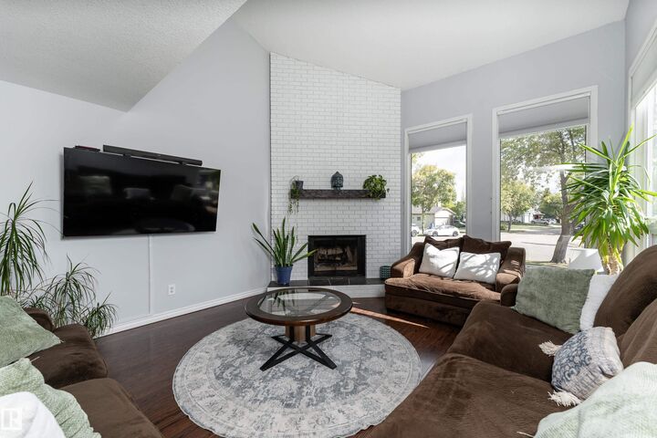Property Photo:  11 Patterson Crescent  AB T8N 4V1 