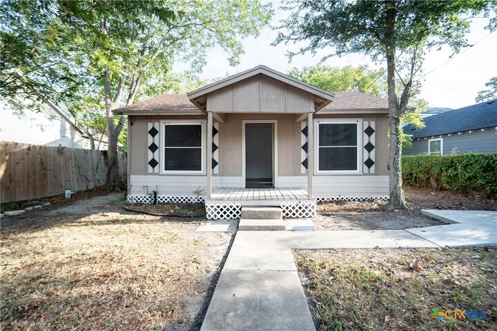 Property Photo: 1408 E Power Avenue TX 77901