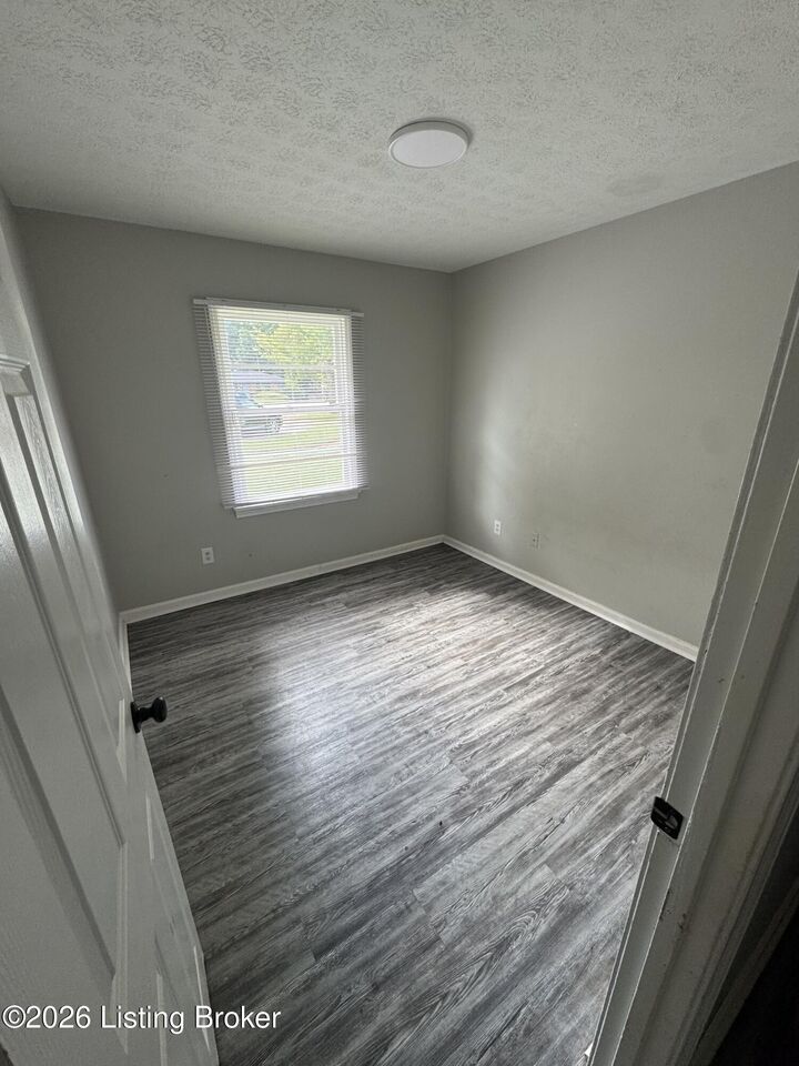 Property Photo: 5407 Chestnutwood Way KY 40272