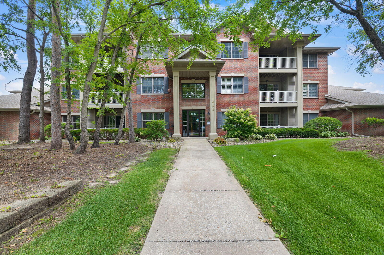 Property Photo: 1632 White Oak Circle 2B IN 46321