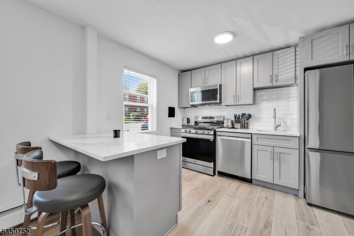 Property Photo:  66 Knox Ter  NJ 07470 