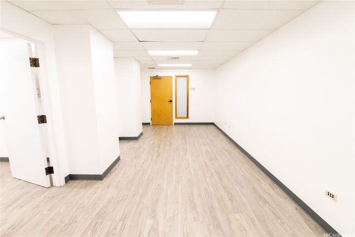 Property Photo: 439 Kamani Street 200 HI 96813