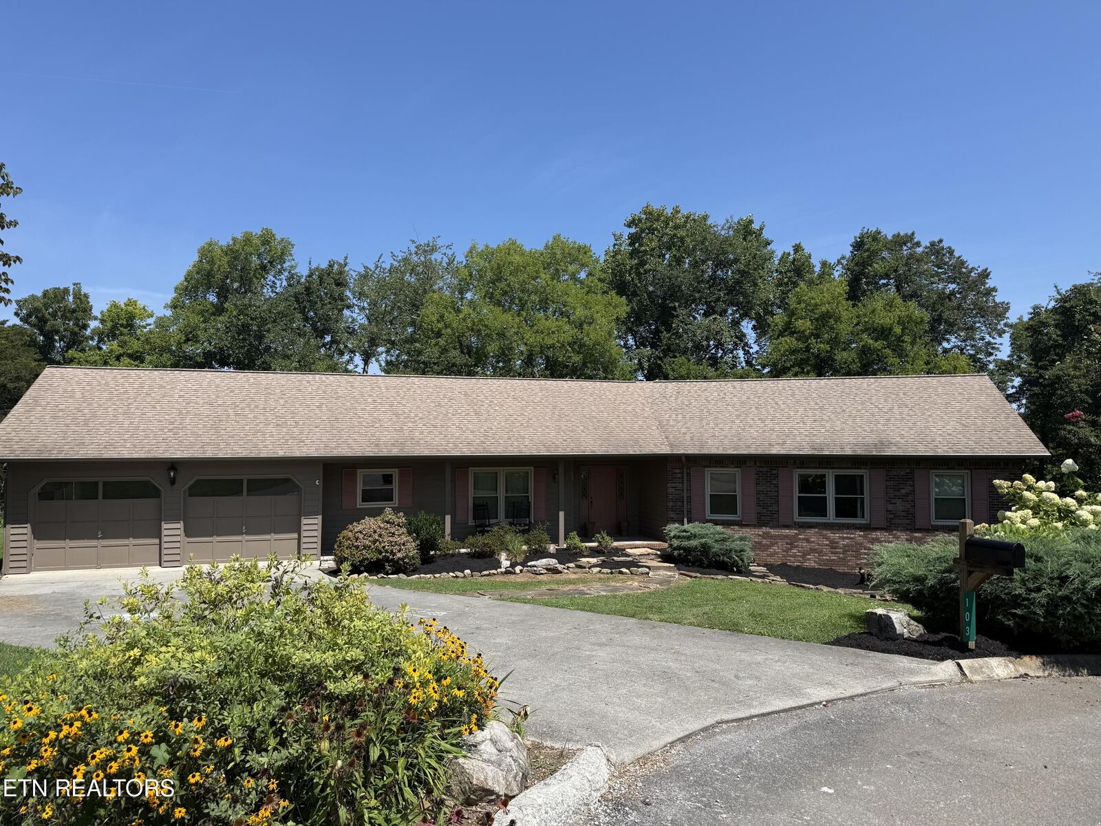 Property Photo: 103 Farmington Place TN 37716