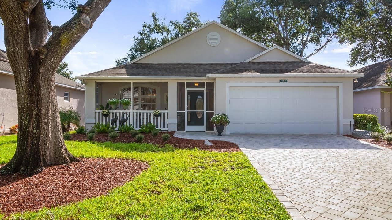 Property Photo: 3707 Doune Way FL 34711