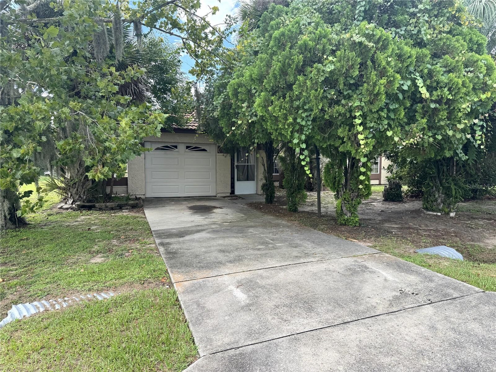 Property Photo:  306 Oak Lane Pass  FL 34472 