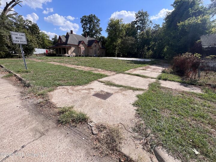 Property Photo: 507 Central Street MS 38701