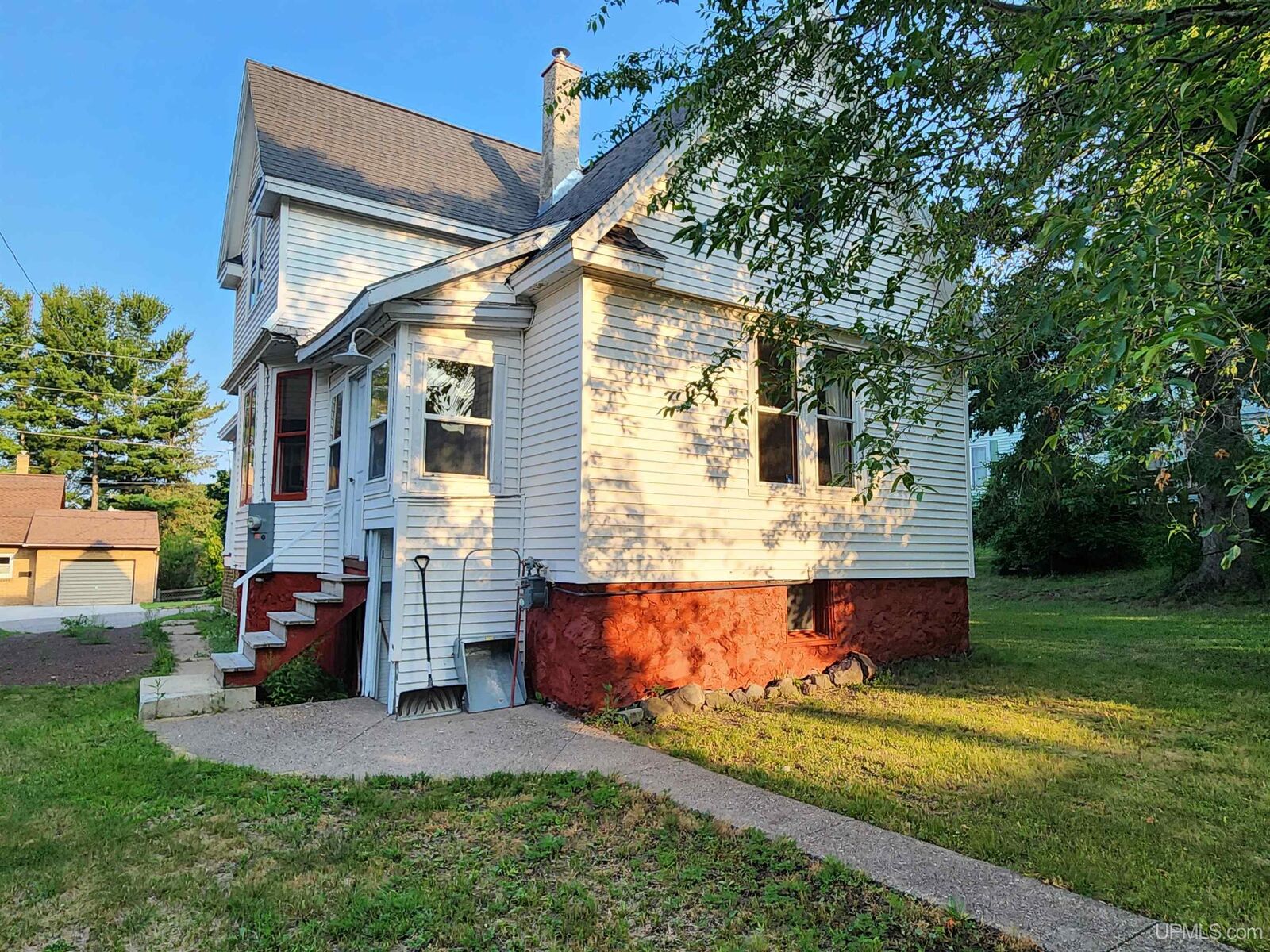 Property Photo:  1115 Summit (Rental) Street  MI 49930 