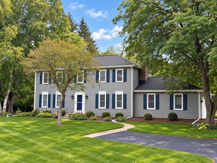 Property Photo: 1626 Devonshire Dr WI 53012