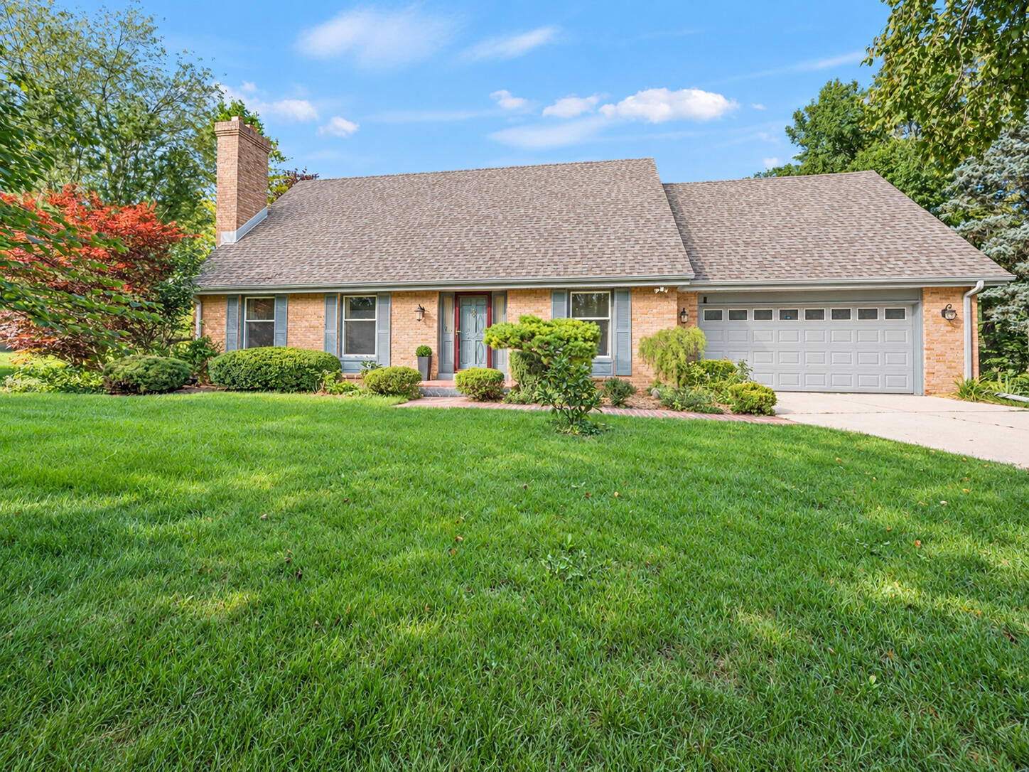 Property Photo: 1530 W Zedler Ln WI 53092