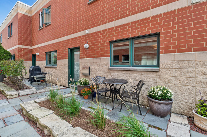 Property Photo:  1889 Maple Avenue E2  IL 60201 