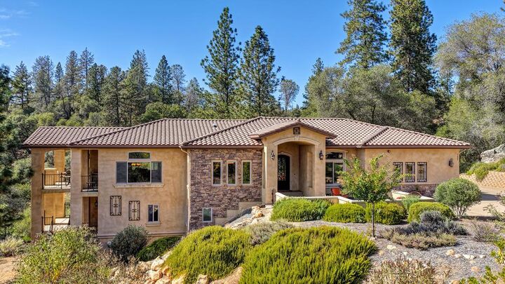 Property Photo: 1480 Lodge View Drive CA 95722