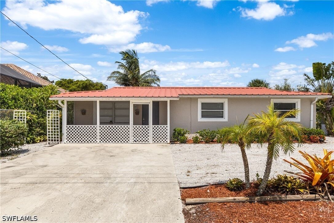 Property Photo: 2191 Thomasson Drive FL 34112