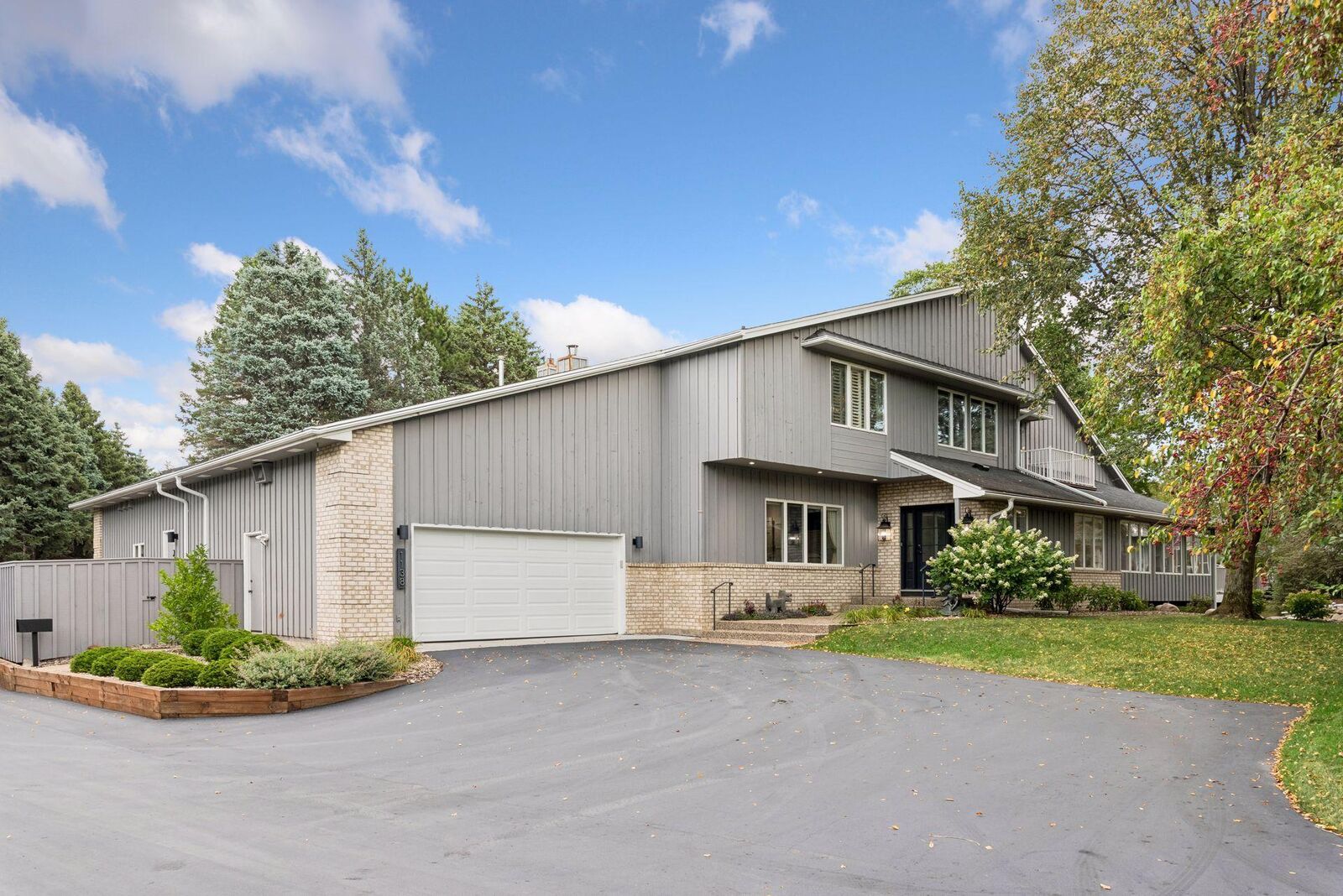 Property Photo:  1138 Kingsley Circle N  MN 55118 