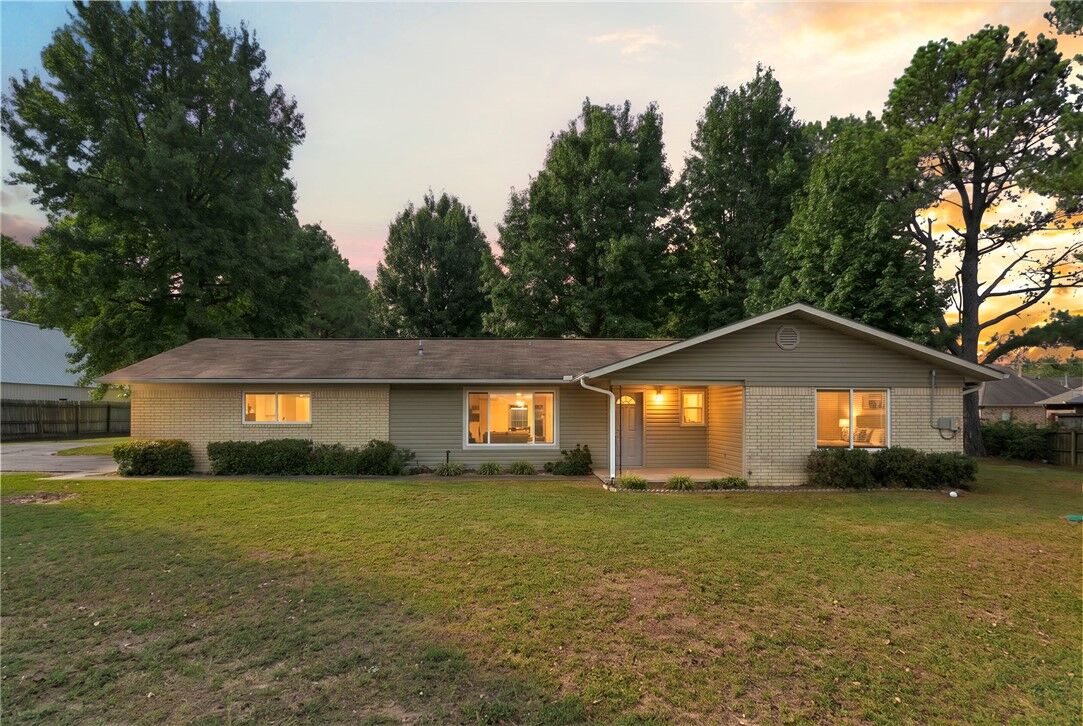 Property Photo:  179 Morris Avenue  AR 72764 