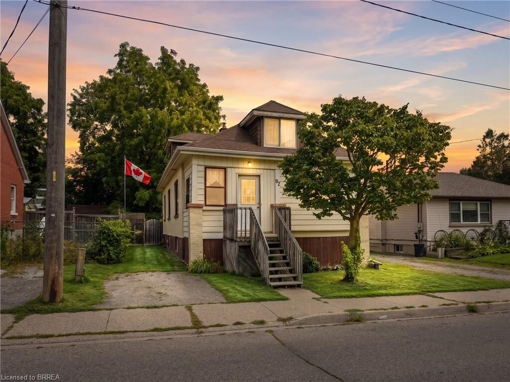 Property Photo:  92 Mary Street  ON N3S 3B6 