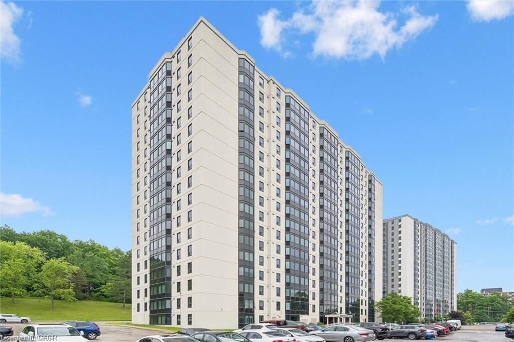 Property Photo: 35 Green Valley Drive 1603 ON N2P 2A5