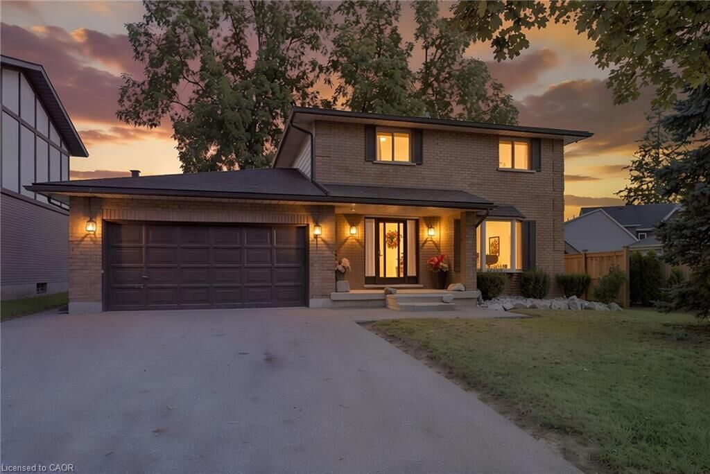 Property Photo:  8 Beckett Drive  ON N3T 6E5 