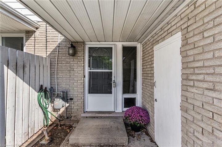 Property Photo:  104 Ralgreen Crescent  ON N2M 1T9 