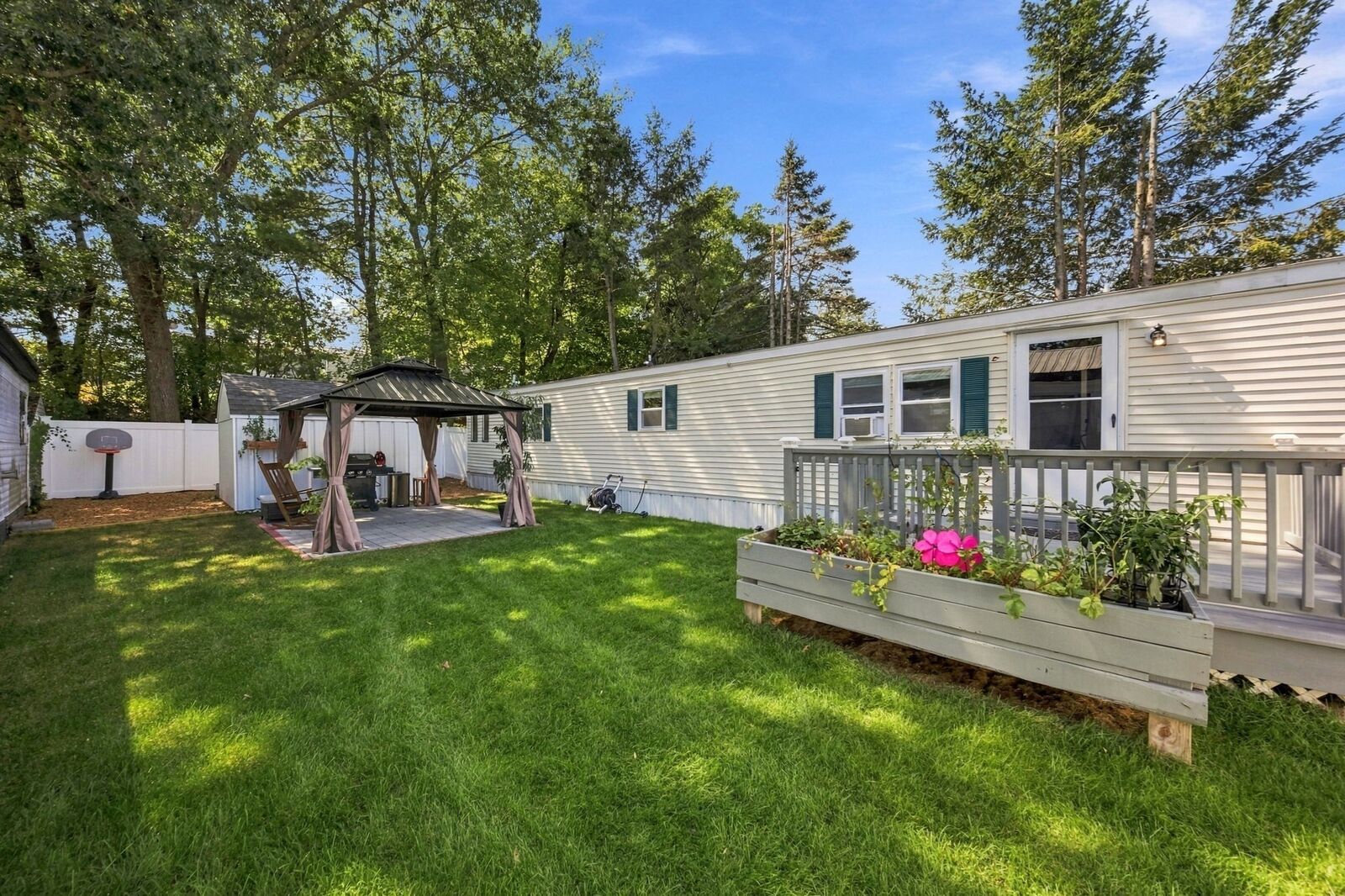 Property Photo: 176 Lakeview Street MA 01876