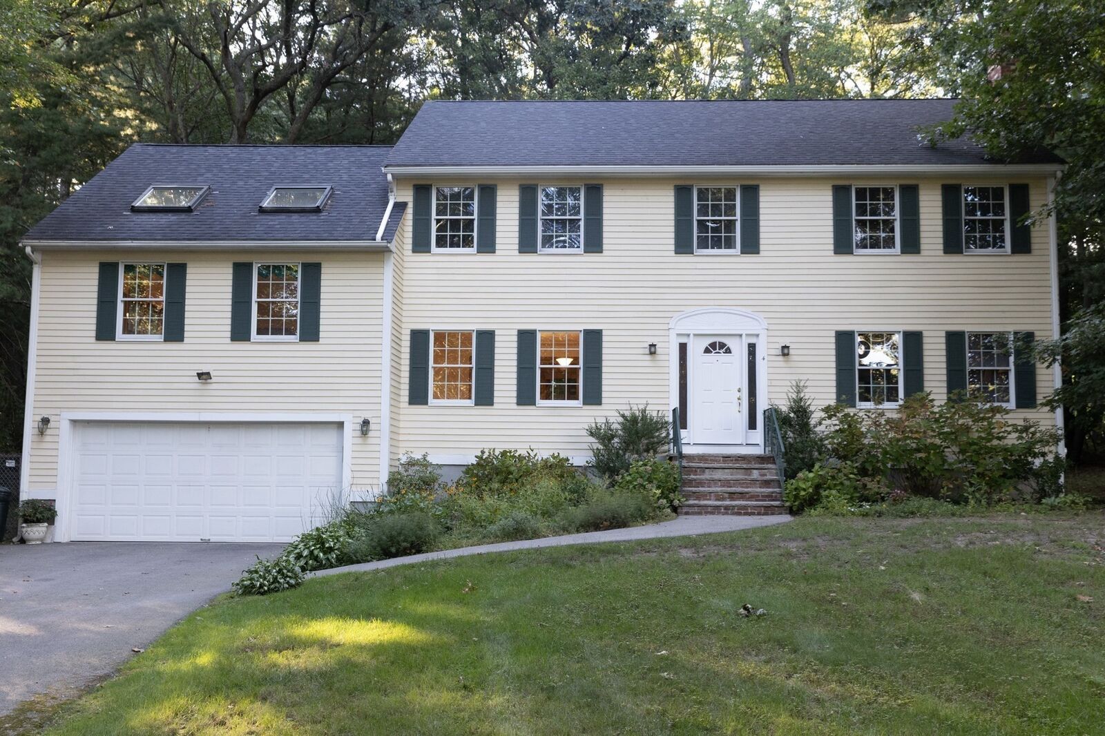 Property Photo: 4 Mead Circle MA 02420