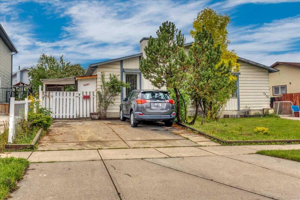 Property Photo:  3531 42 Street NE  AB T1Y 4S5 