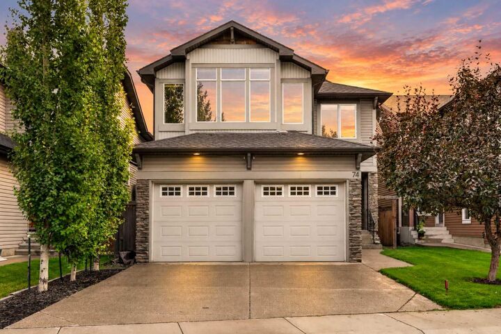Property Photo:  74 Autumn Circle SE  AB T3M 0J7 