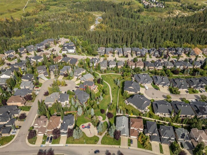 Property Photo:  41 Evercreek Bluffs Crescent SW  AB T2Y 0B9 