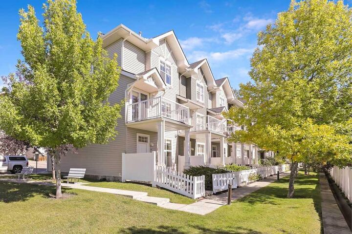 Property Photo:  75 Toscana Gardens NW  AB T3L 3C2 