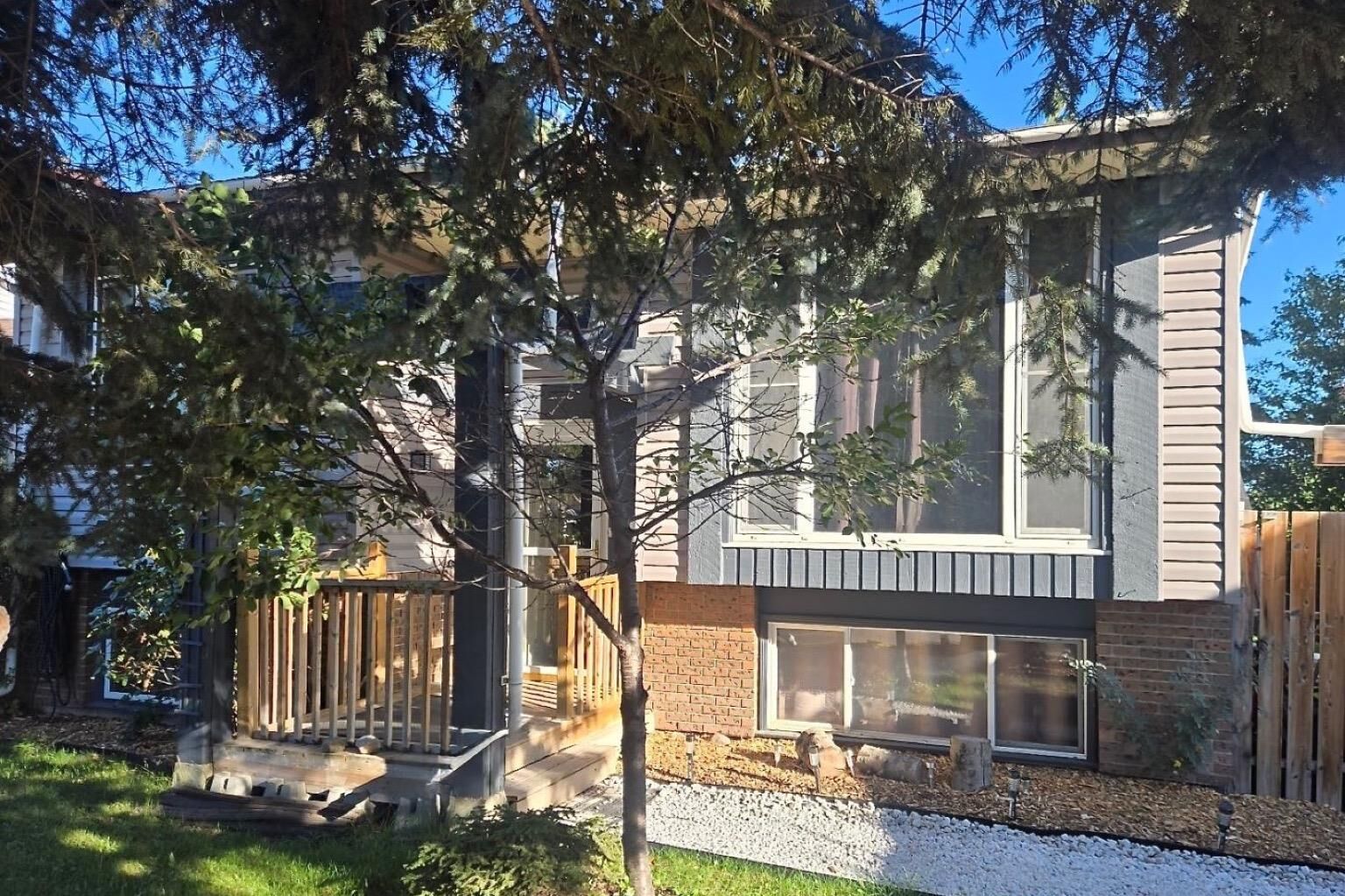 Property Photo:  128 Pineland Place NE  AB T1Y 3K2 