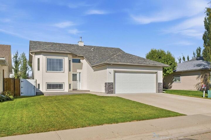 Property Photo:  96 Hillview Drive  AB T1P 1S6 
