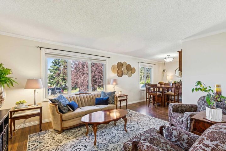 Property Photo:  144 Dovercliffe Way SE  AB T2B 1W7 