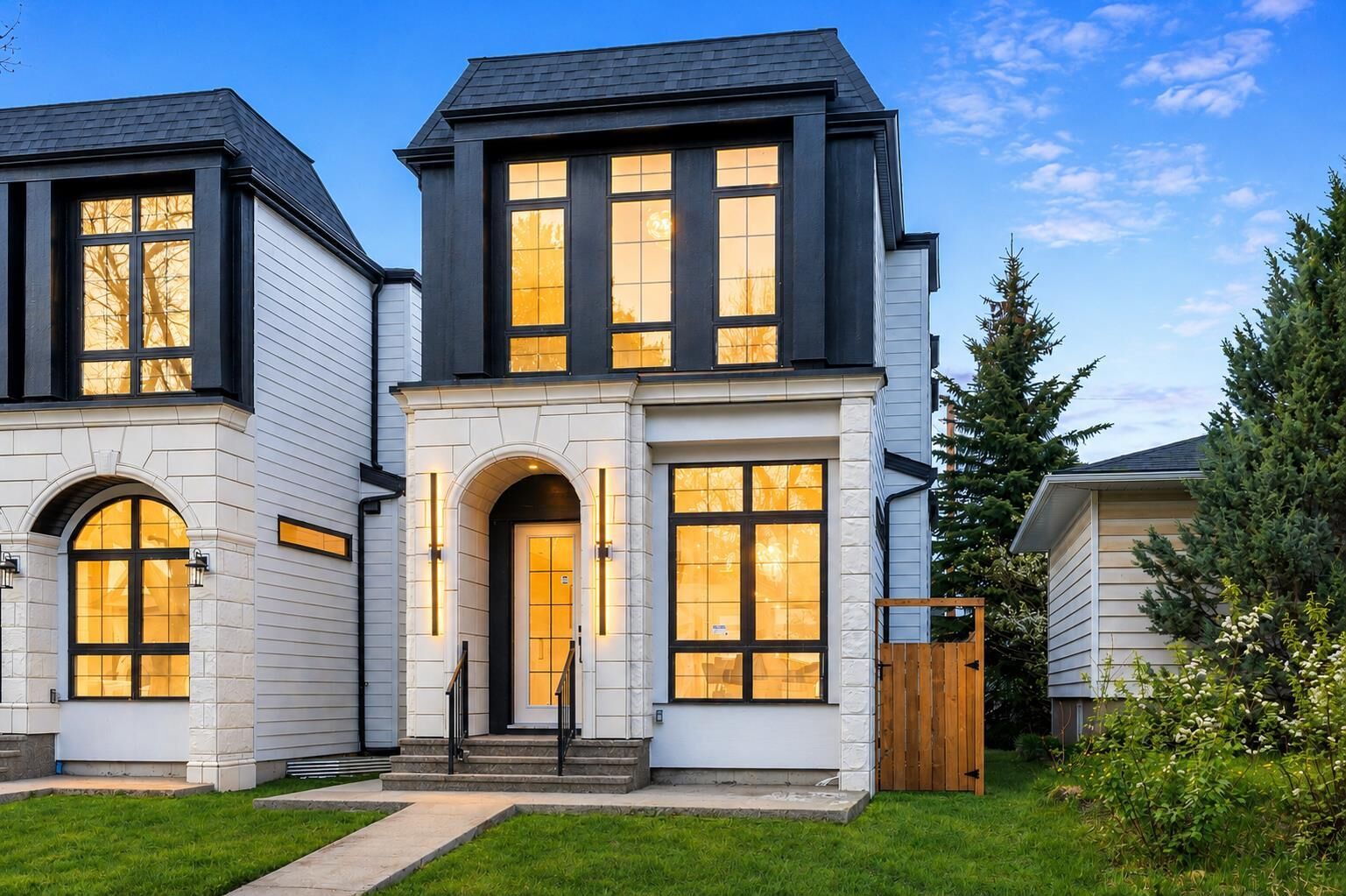 Property Photo:  510 29 Avenue NW  AB T2M 2M5 