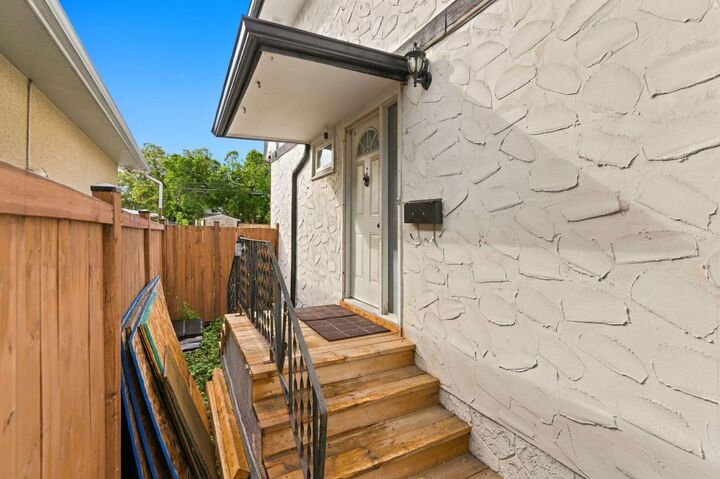 Property Photo:  3103 41 Street SW  AB T3E 3K9 