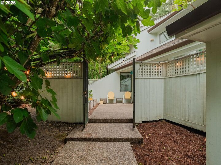 Property Photo:  4810 SW Dosch Park Ln  OR 97239 