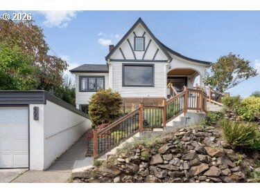 Property Photo: 461 SE 72nd Ave OR 97215