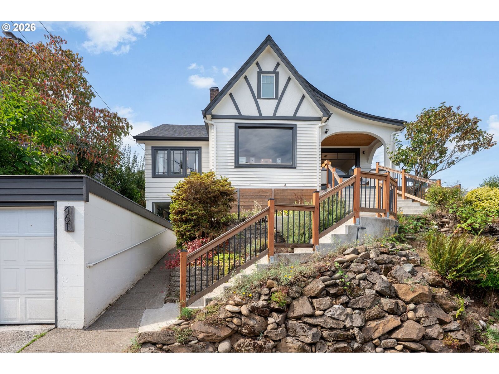 Property Photo:  461 SE 72nd Ave  OR 97215 