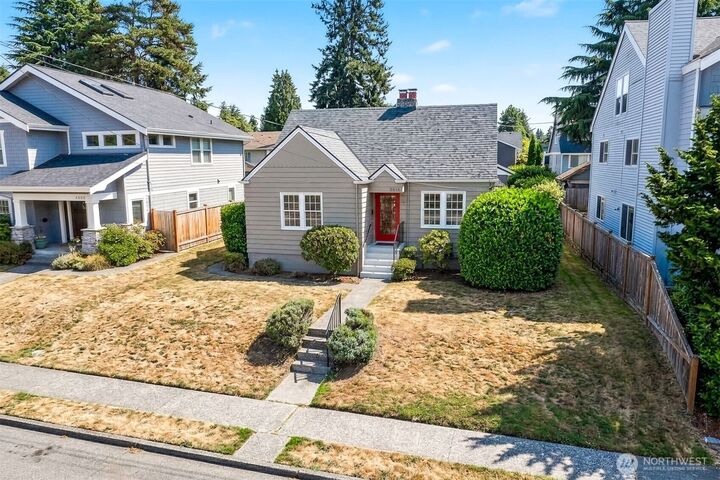 Property Photo: 5510 43rd Avenue NE WA 98105