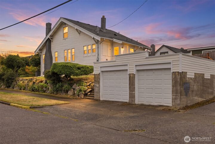 Property Photo:  3301  17th Avenue S  WA 98144 