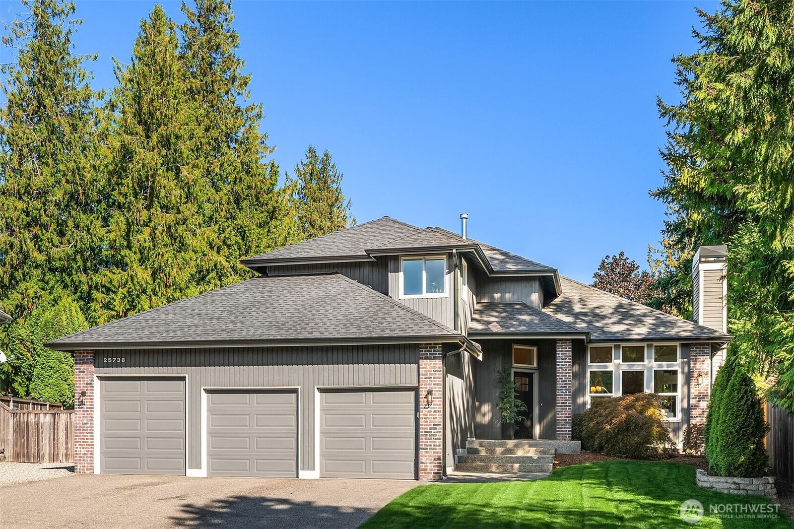 Property Photo: 25738 215th Court SE WA 98038