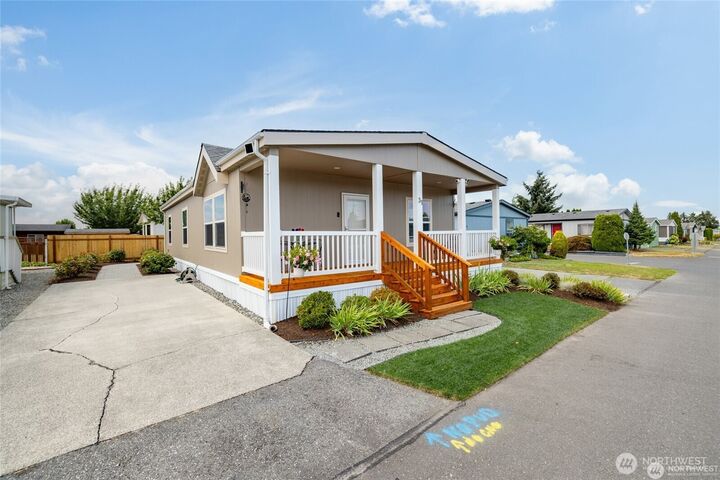 Property Photo:  1120 S 25th Street 31  WA 98274 