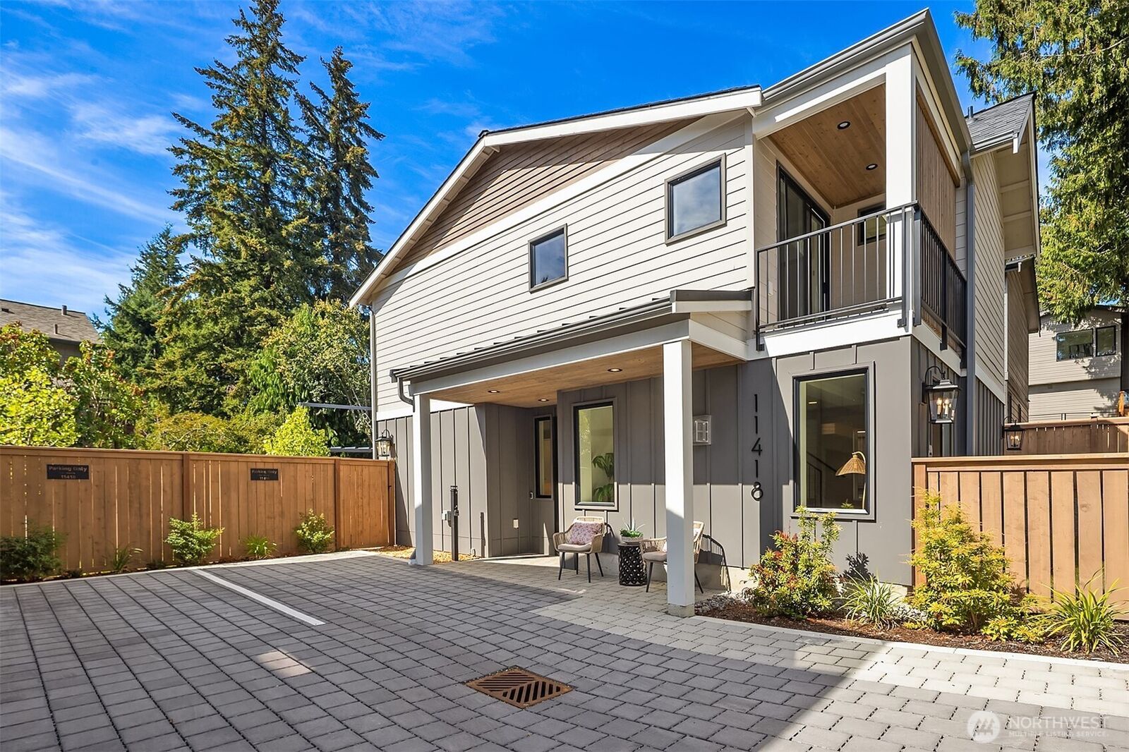 Property Photo: 11418 NE 90th Street WA 98033