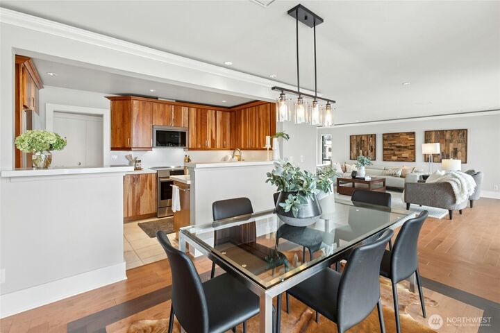 Property Photo: 320 Melrose Avenue E 704 WA 98102