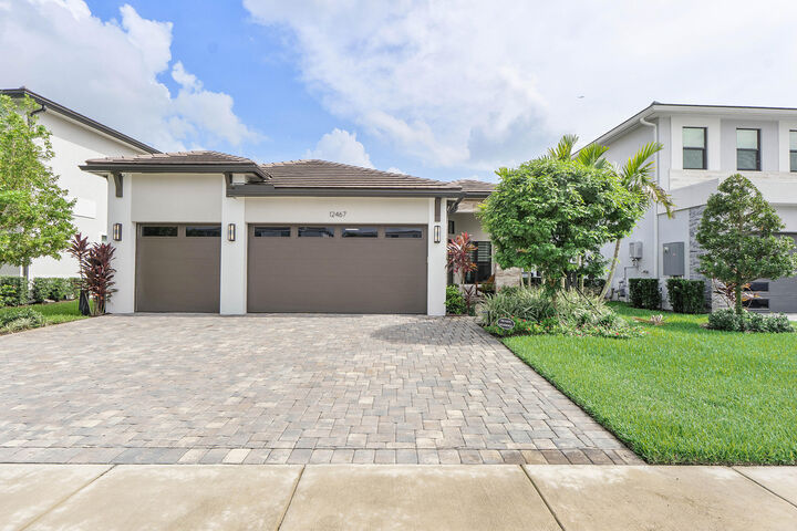 Property Photo: 12467 Solana Bay Circle FL 33412