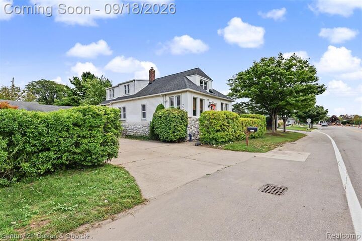 Property Photo:  26552 W Huron River Drive  MI 48134 