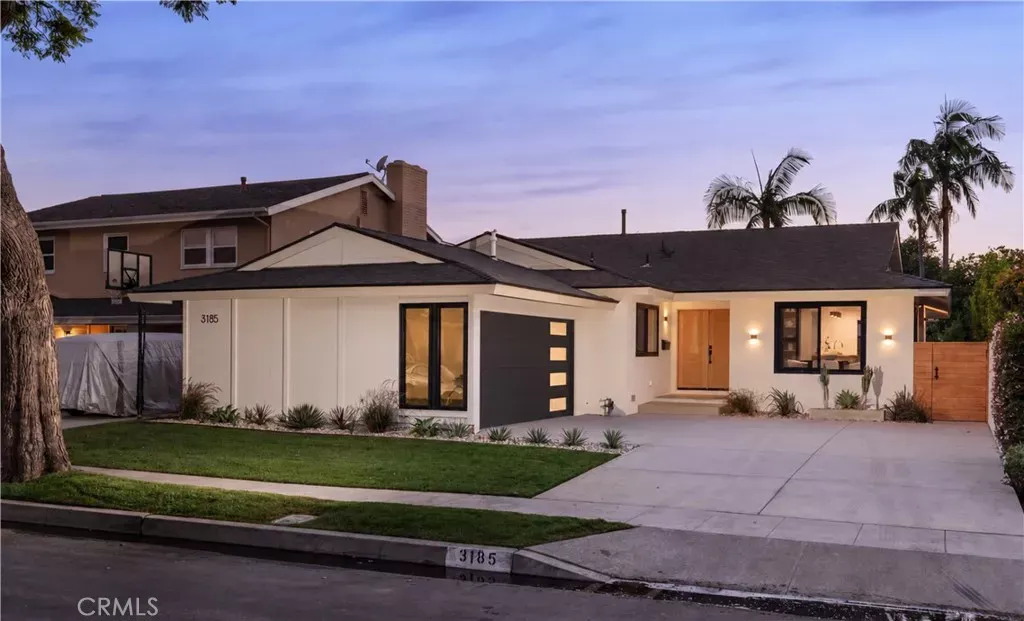 Property Photo: 3185 Claremore CA 90808