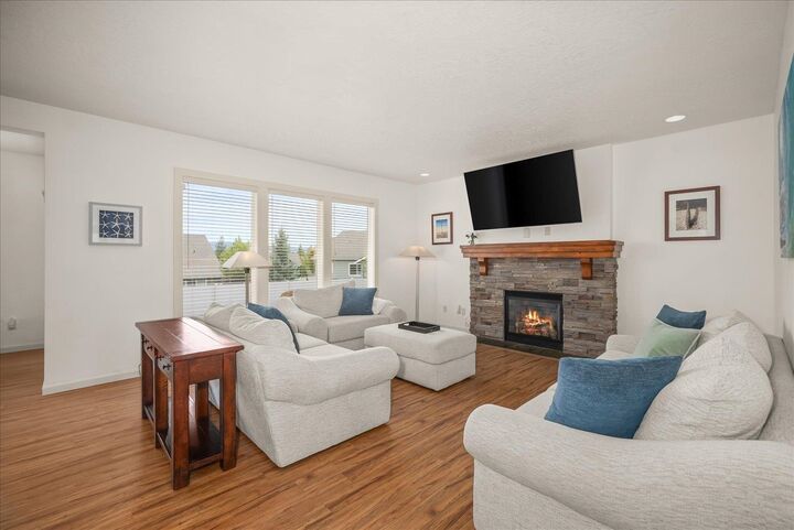 Property Photo: 5503 S Oakridge Dr WA 99224